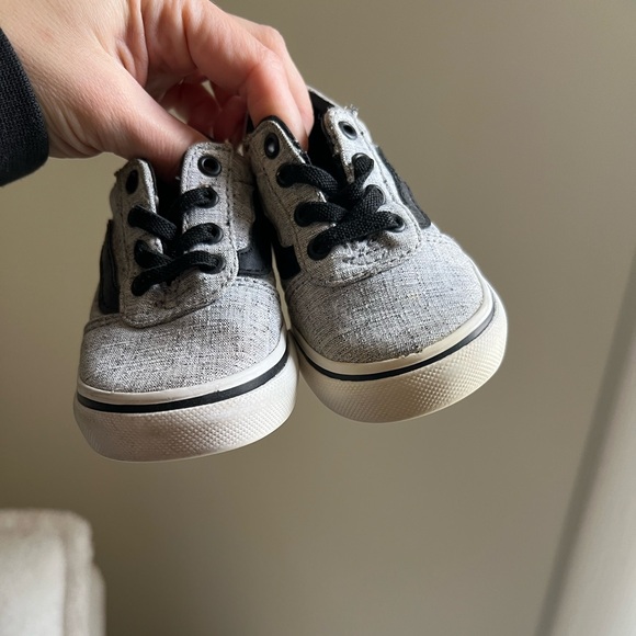 Vans - Picture 3 of 3